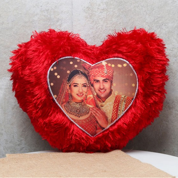 Red heart hot sale shaped cushion